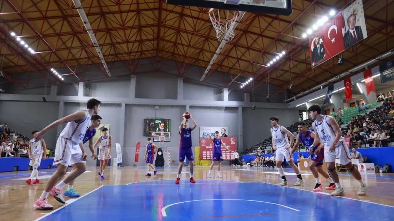 Basketbol U16 Türkiye Şampiyonası'nda Bahçeşehir Koleji zaferle ayrıldı