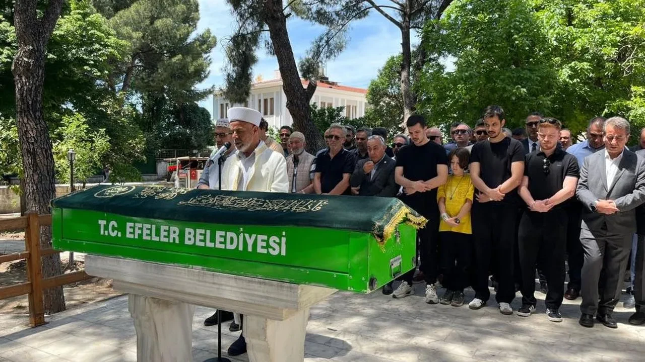 Efeler'de kalp kriziyle hayatını kaybeden Adem Özdemir son yolculuğuna uğurlandı