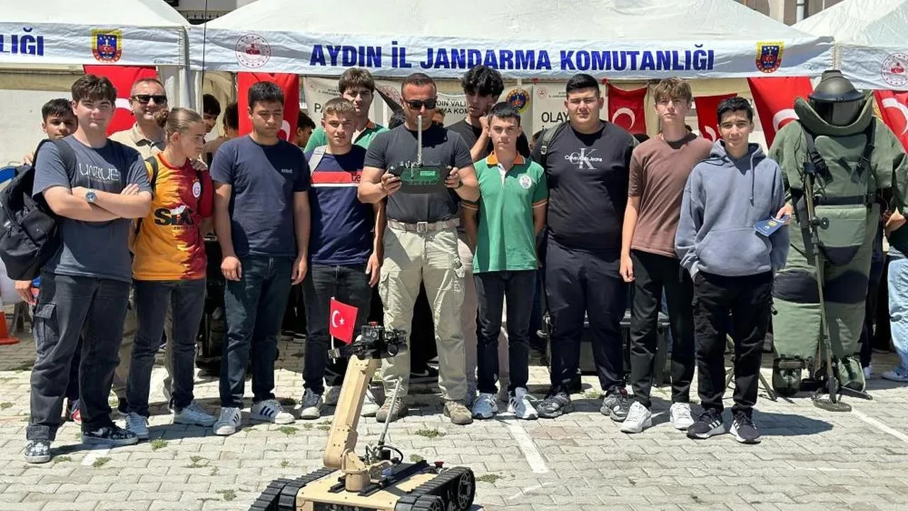 Didim'de lise öğrencilerine jandarma ve sahil güvenlik tanıtıldı: Gençler geleceğin güvenlik güçlerini tanıdı