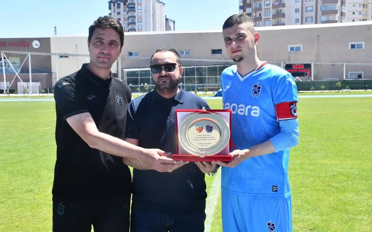 Kayserispor'dan Trabzonspor U19'a anlamlı fairplay gösterisi