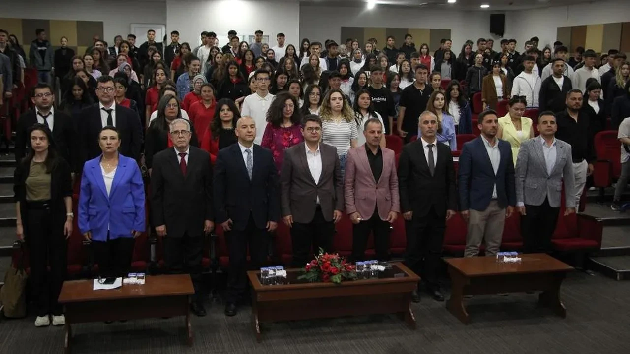 Kula'da "Kurtuluş Savaşı ve Gençlik" semineri! Gençlerin milli tarih bilinci artırılmalı