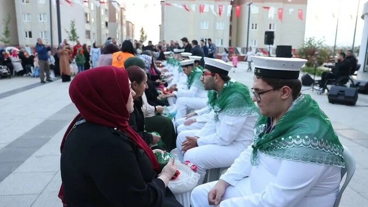 Çayırova'da özel bireyler için unutulmaz asker kınası: Başkan Çiftçi'den özel hediye
