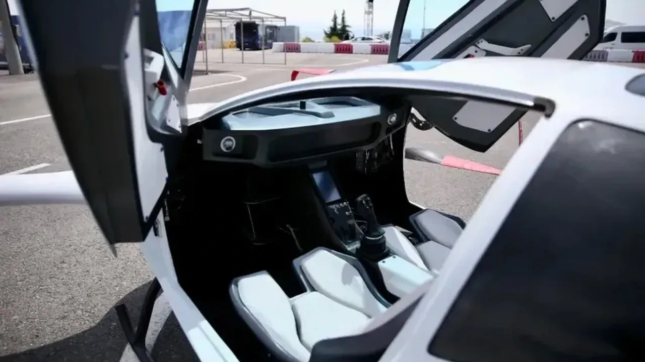 Yerli elektrikli uçan araba AirCar'ın ilk test uçuşu başarıyla gerçekleştirildi! İstanbul semalarında uçacak