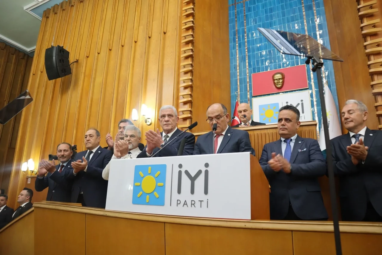 İYİ Parti'de tarihi an: Zafer Partisi'nin 9 il başkanı saflarına katıldı