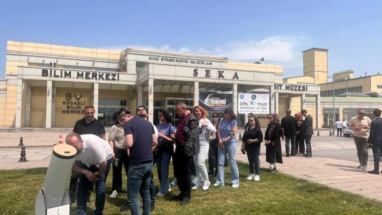 Gençler gökyüzünün sırlarını keşfettiler: Kocaeli'de astronomi etkinliği düzenlendi