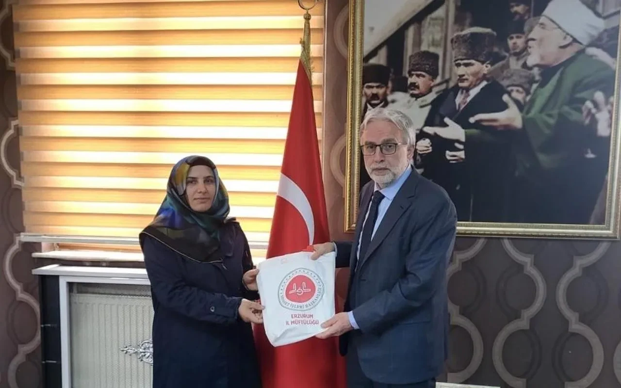 Erzurum'da Kur'anı Kerim yarışmasında kadınlar hünerlerini gösterdi