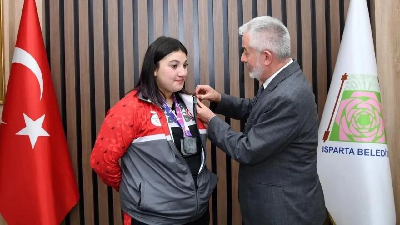Isparta'nın gururu Fatma Gül Çevik, Dünya Şampiyonu olarak tarihe geçti!