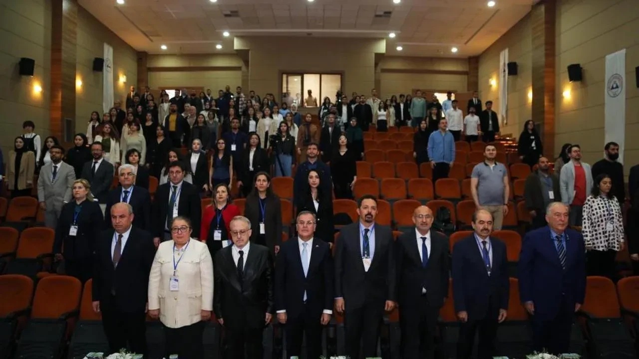 Başkan Özdoğan: "Hukuk Hayattır" ve yapay zeka ile hukukun geleceği sempozyumda tartışıldı