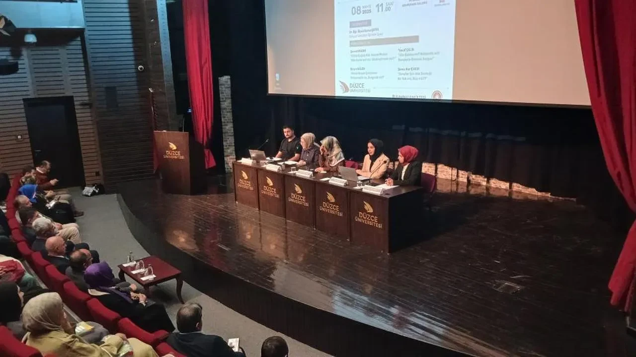 Düzce Üniversitesi'nde "Gençlerin Gözünden Aile" paneli: Aile desteği neden bu kadar önemli?