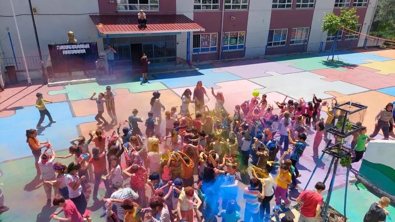 Akçaköy'de Hıdırellez ve Colourfest coşkusu: Öğrenciler rengarenk anlar yaşadı!