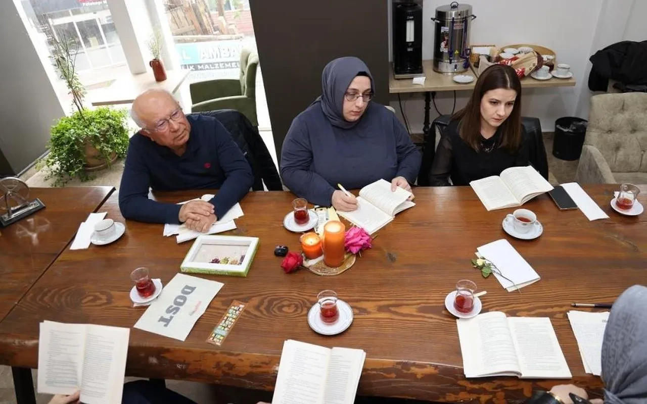 Kocaeli'de Okuyan Şehir Kulübü yüzlerce kitapseveri buluşturuyor