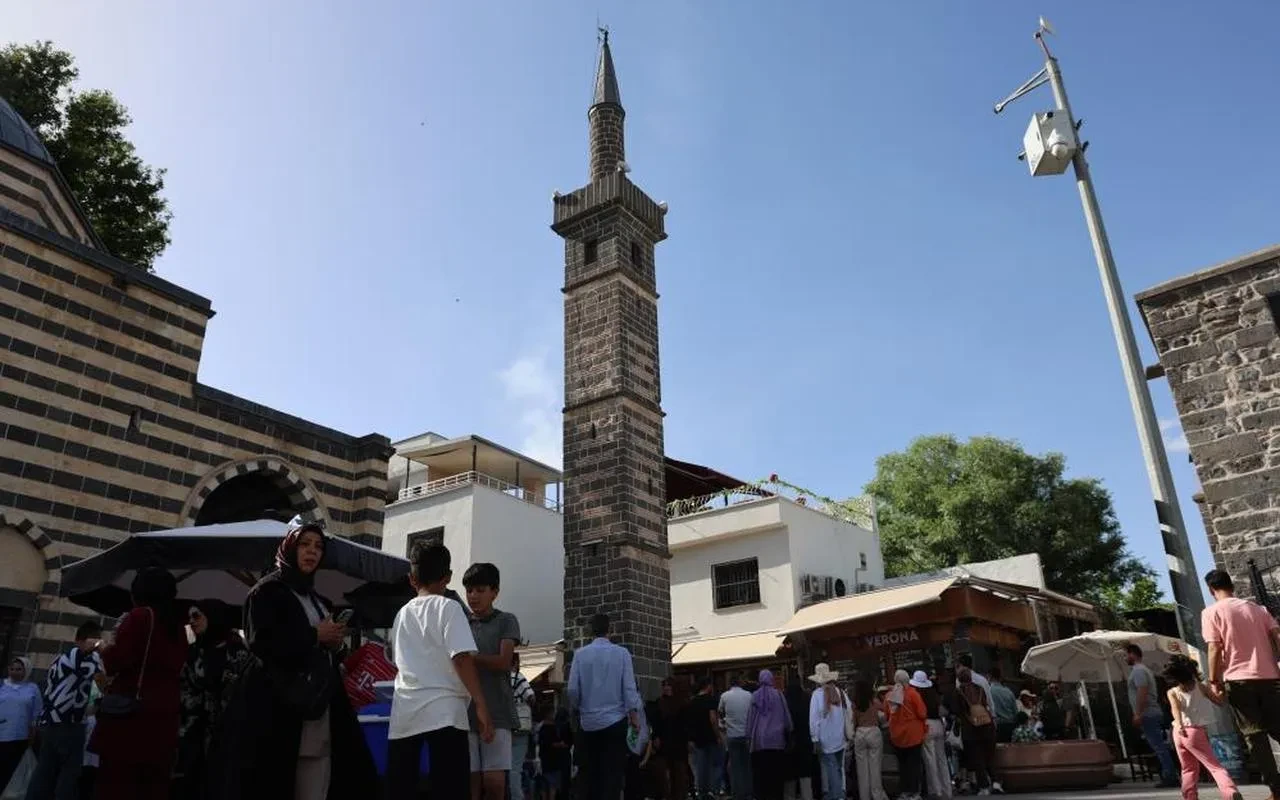 Dört Ayaklı Minare'de ziyaretçilerin dilek turu başladı