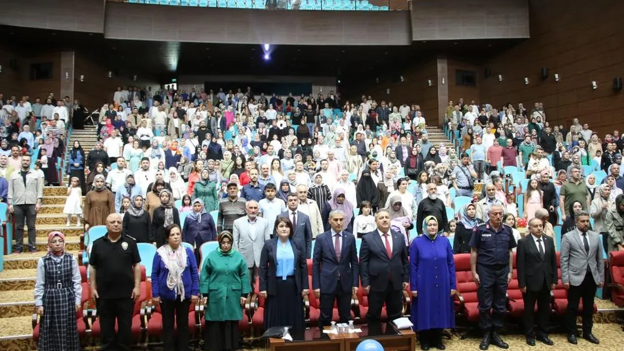 Uşak'ta miniklerden unutulmaz yıl sonu kapanış şöleni!