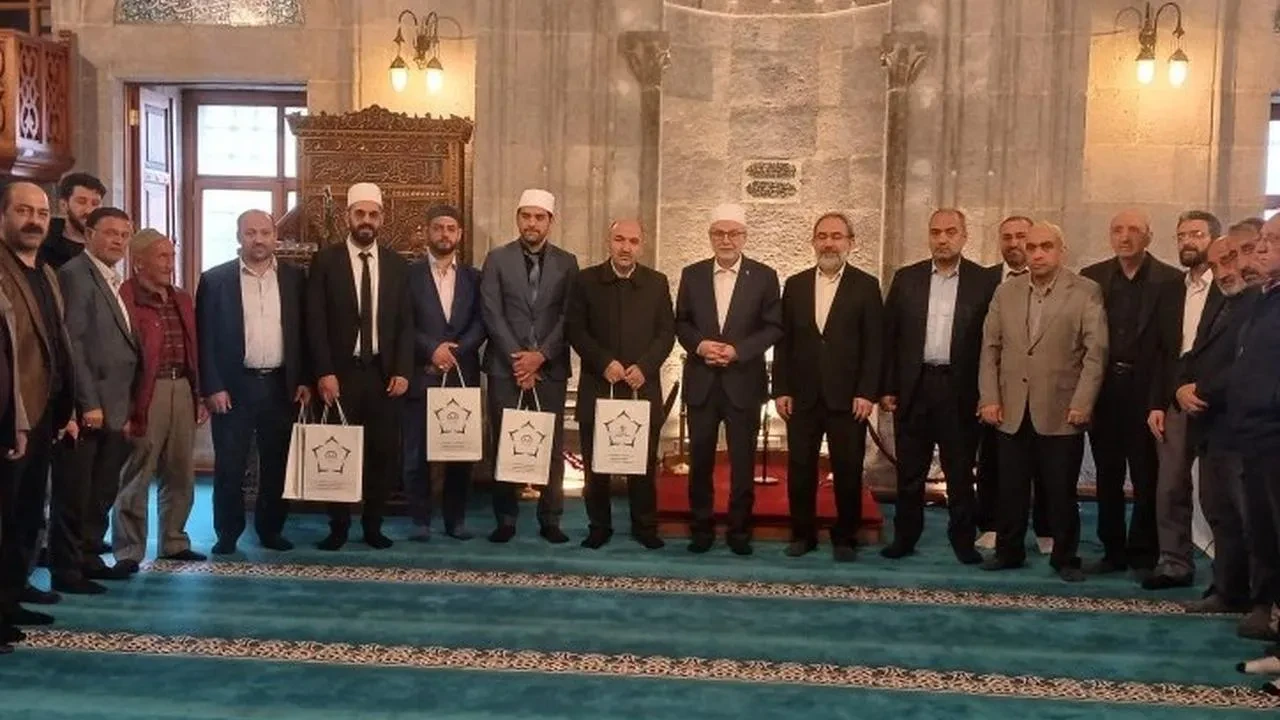 Erzurum'da din görevlileri Kur'an-ı Kerim okuma yarışmasında buluştu: Birincilik ödülü kim oldu?