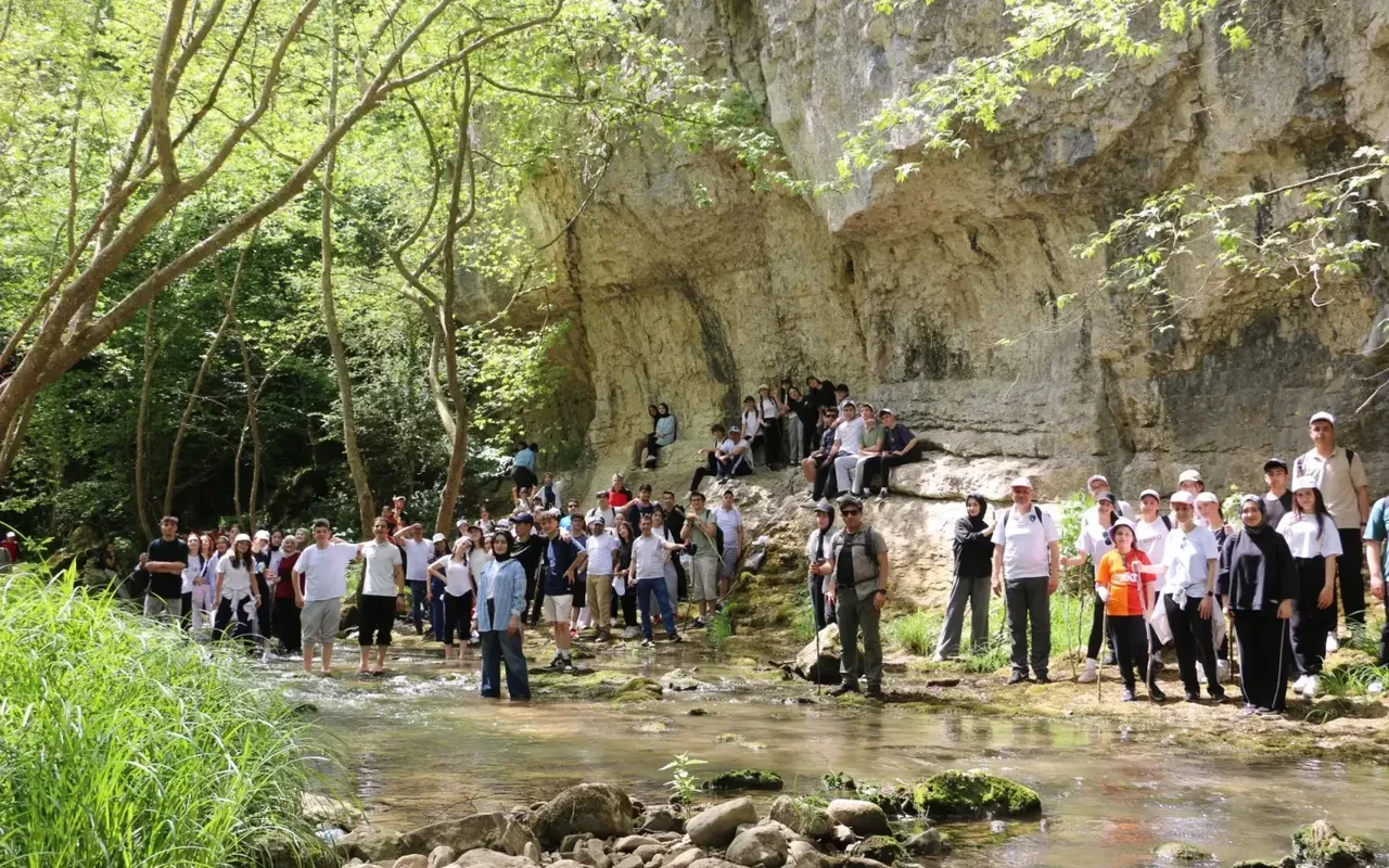 Körfez Belediyesi sağlıklı yaşam yürüyüşü Taşköprü Kanyonu'nda gerçekleşti