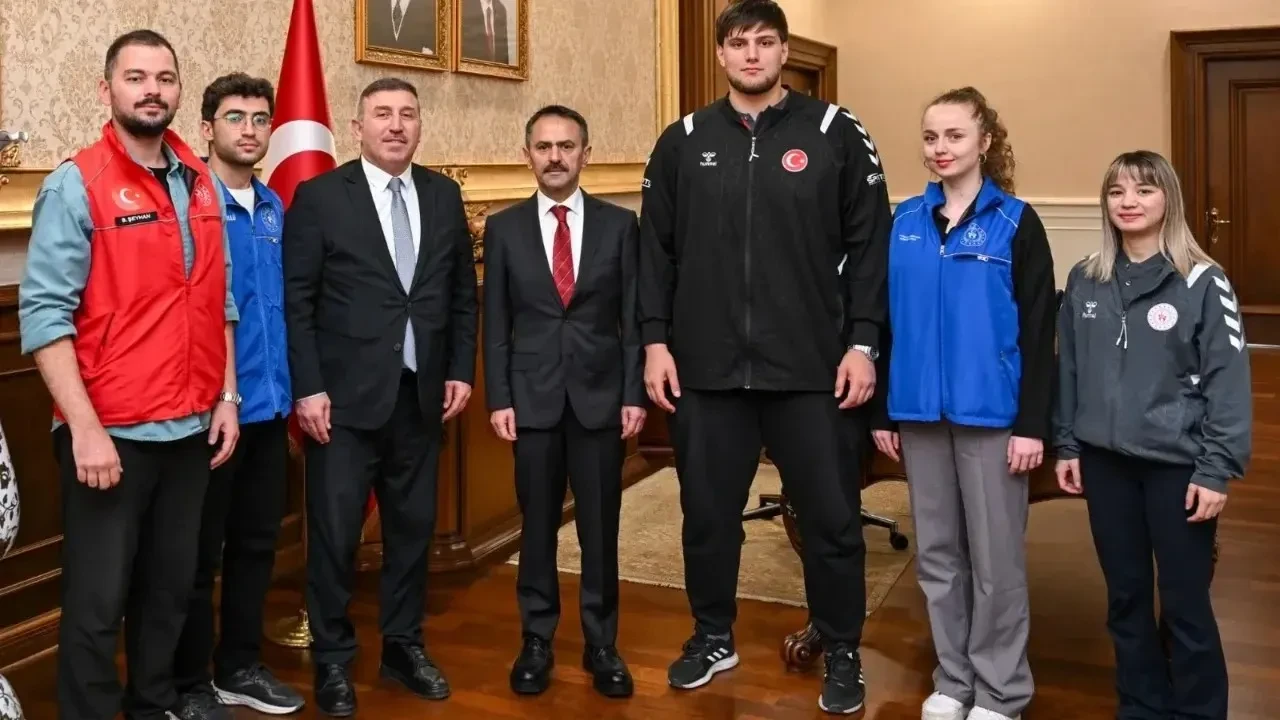 Gençlik Haftası için hazırlıklar tamam! Vali Aktaş, etkinlikleri dinledi