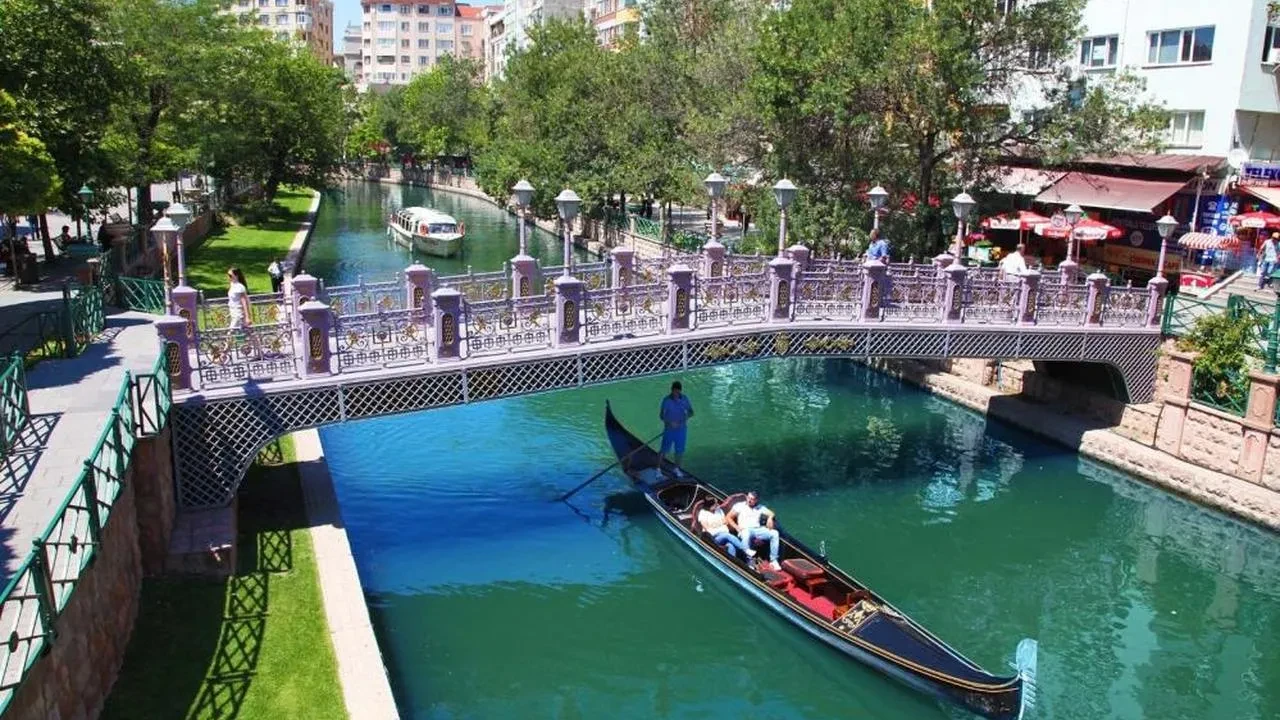 Eskişehir'de 19 Mayıs'ta neler değişti? Ücretsiz otopark ve kapalı lokantalar