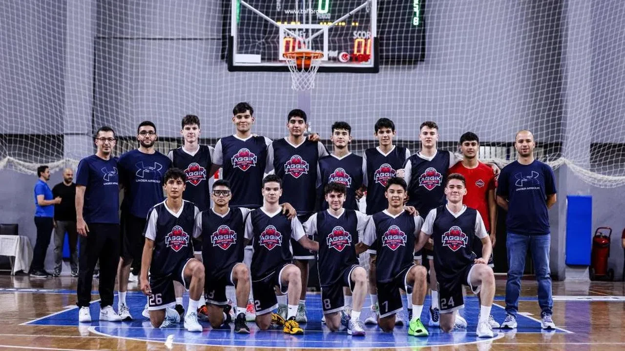 Antalya'nın U16 Basketbol Takımı, Fenerbahçe'yi devirdi! Şampiyonada üçüncülük sevinci