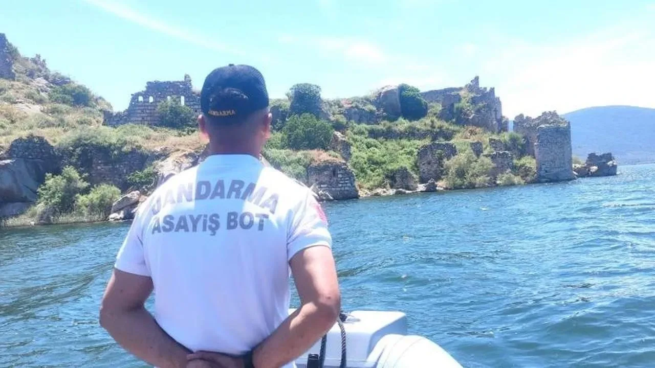 Bafa Gölü'nde biyokaçakçılara savaş açan jandarma, ekosistemi koruma çalışmalarını sürdürüyor
