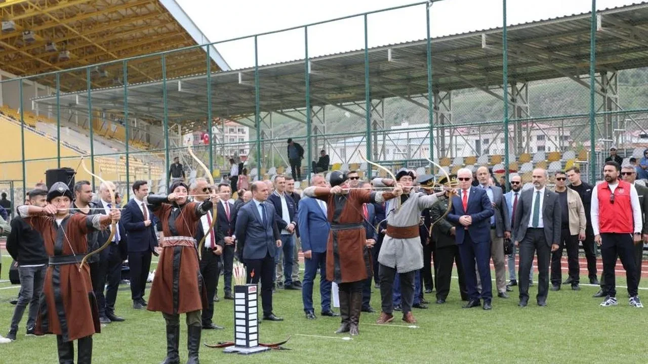 Bayburt'ta 19 Mayıs coşkusu: Spor gösterileri ve bayrak dağıtımıyla dolu bir gün