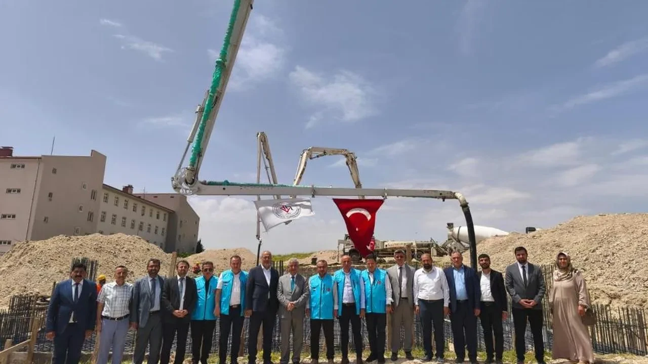 Adıyaman'da cami ve hafızlık Kur'an kursunun temeli dualarla atıldı