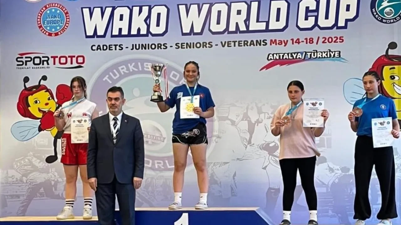 Denizlili Durdane Huy, Uluslararası Kick Boks Dünya Kupası'nda dünya şampiyonu oldu