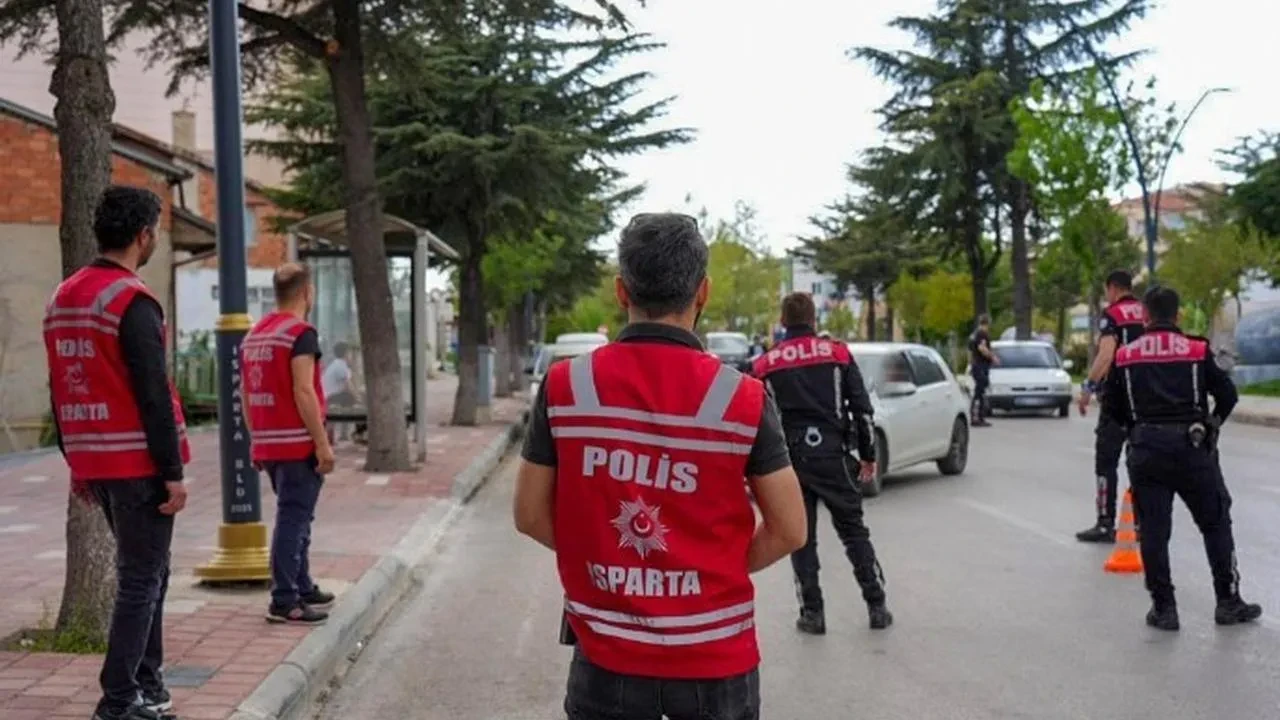 Isparta'da okullarda güvenlik denetimleri: 3 bin kişi sorgulandı, cezai işlemler uygulandı