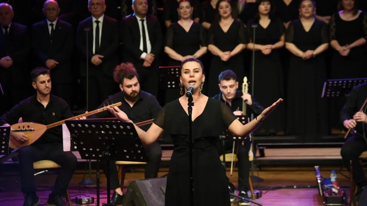 Atakum'da Bahar Konseri: 'Biletin Kitabın Olsun' kampanyasına büyük destek