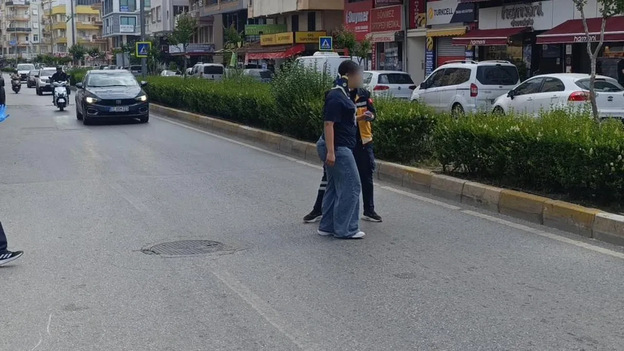 Yaya geçidini kullanmayan çocuğa motosiklet çarptı: 1 yaralı