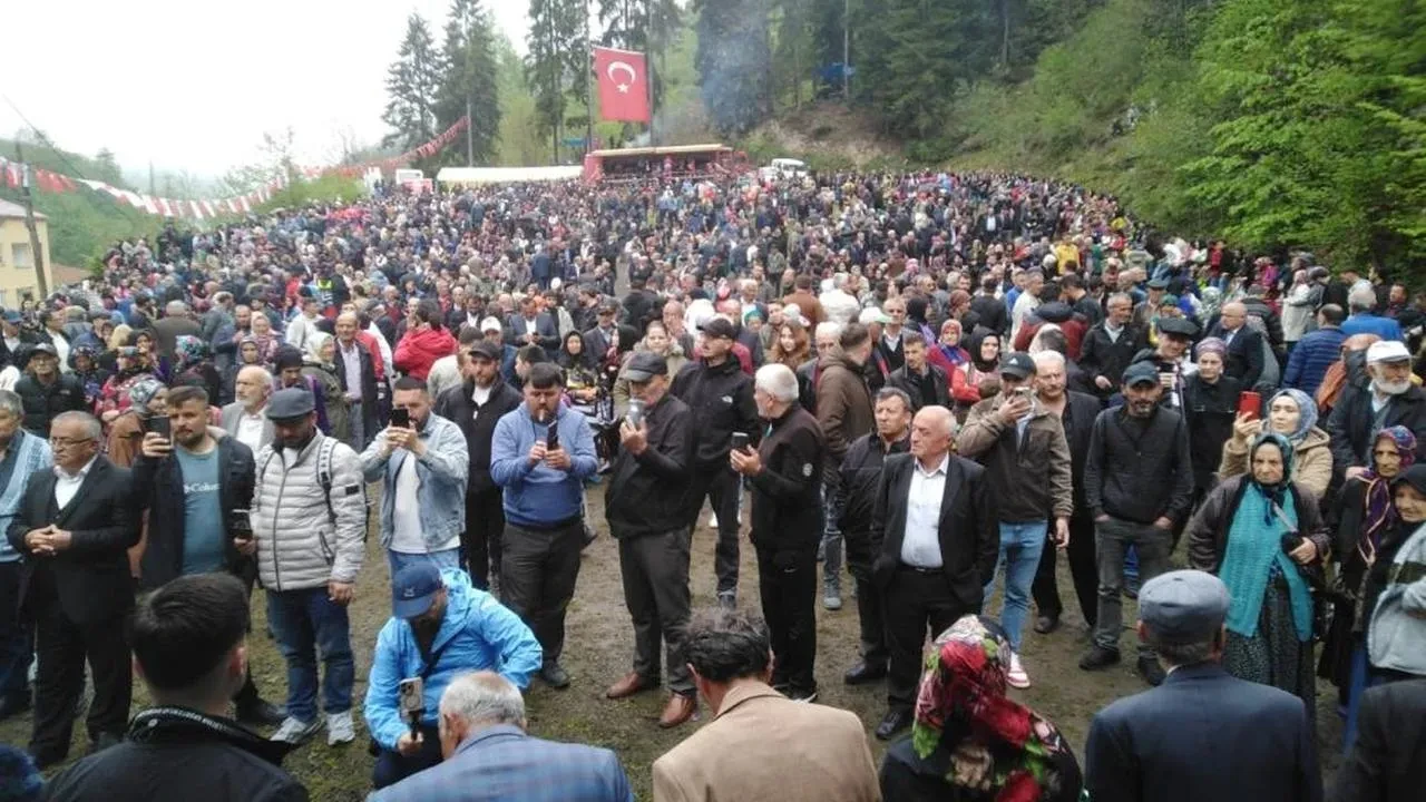 Acısu Hıdırellez şenliği yağmura rağmen coşku ile gerçekleşti