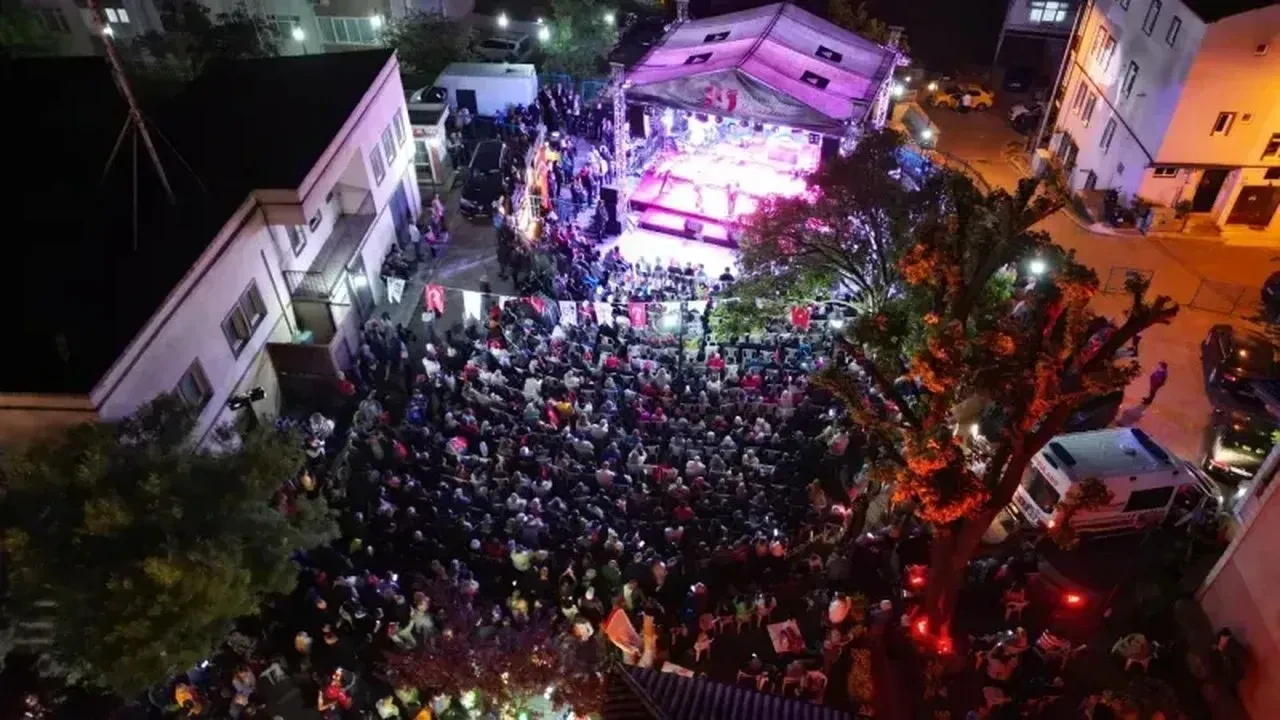 İzmit'te 2. Kapanca Sokak Festivali, Reyhan Karaca konseriyle 19 Mayıs coşkusunu zirveye taşıdı