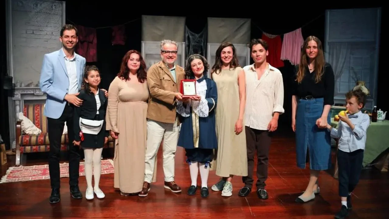 Menteşe Belediye Tiyatrosu, Uluslararası Shakespeare Festivali'nde 'Juliet ve Romeo' ile sahne aldı