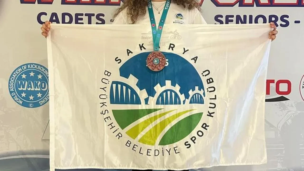 Sakarya'nın gururları: Kickboks'ta dünya üçüncülüğü ve maratonda şampiyonluk