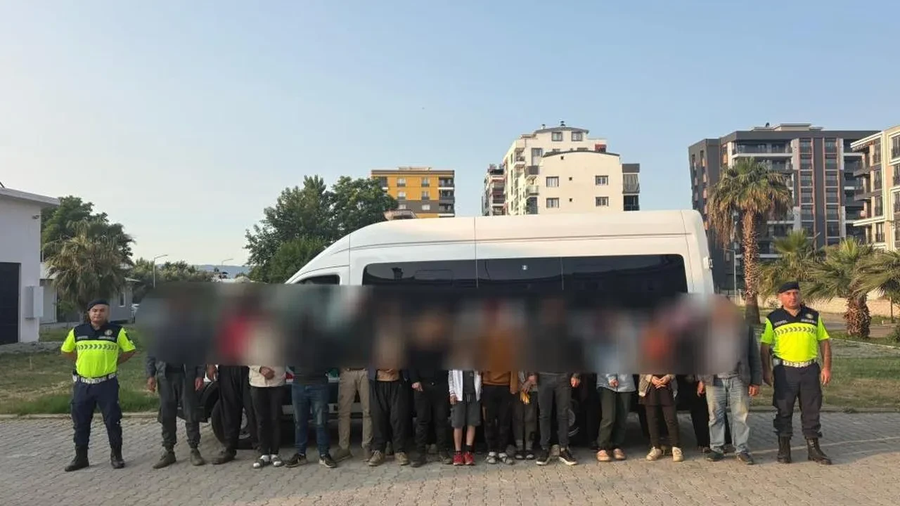 Aydın'da yol kontrolü: 21 düzensiz göçmen yakalandı, ceza yağdı
