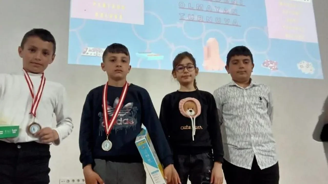 Zeka ve Akıl Oyunları finalinde Çıldırlı öğrenciler parladı! Fatih Baydar hangi oyunda birinci oldu?