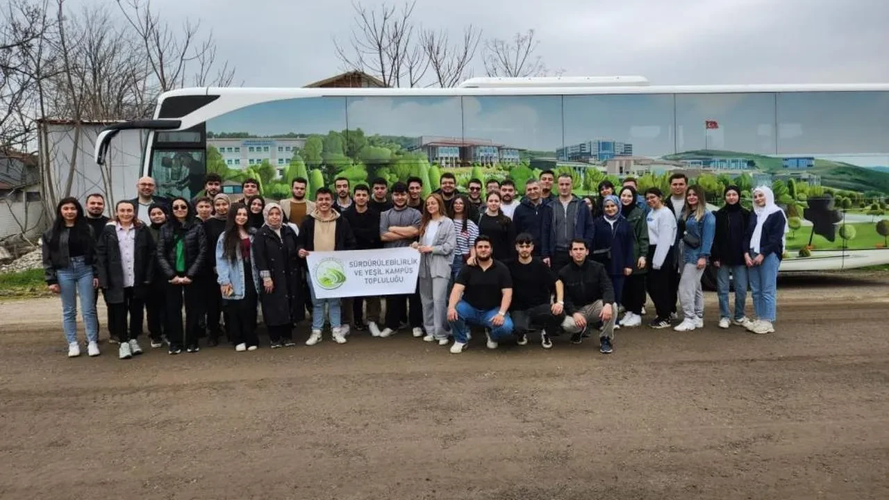 Düzce Üniversitesi öğrencileri Beyköy'de fidan dikti: Doğaya katkı ve eğitim bir arada