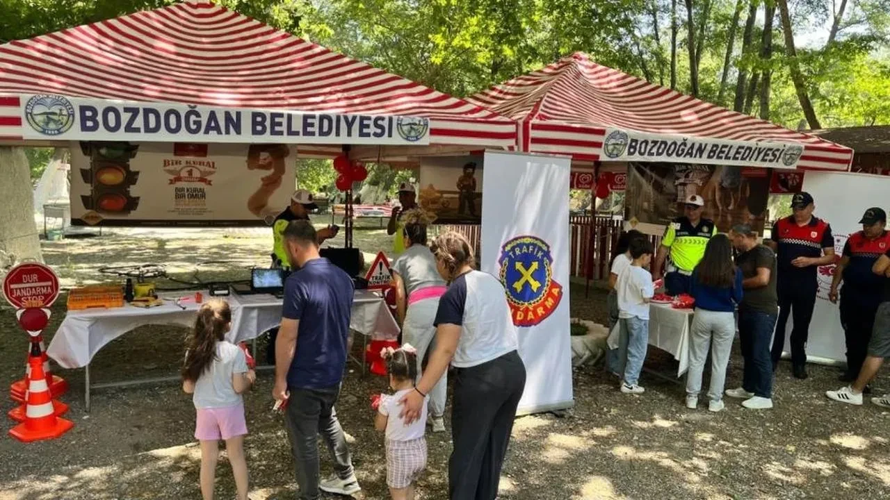 Trafik Haftası'nda Bozdoğan'da güvenlik çağrısı: Jandarma vatandaşları bilgilendiriyor