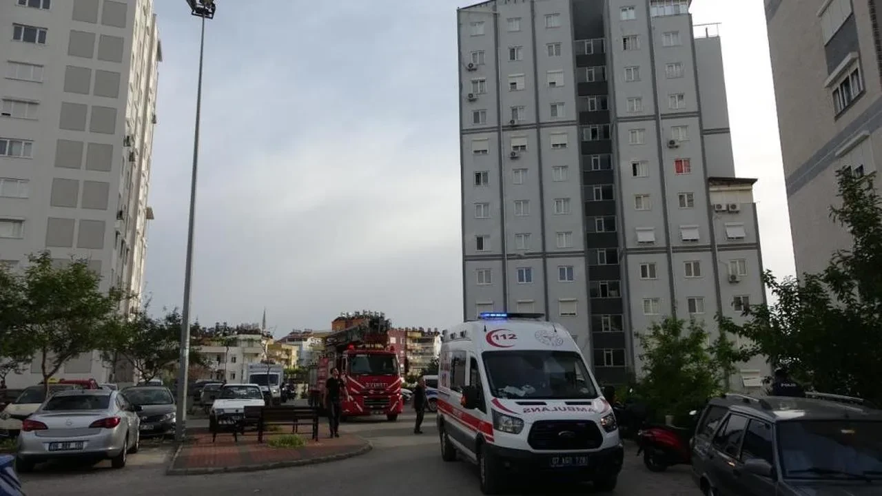 Manavgat'ta intihar girişimi: Kadın, polis tarafından kurtarıldı