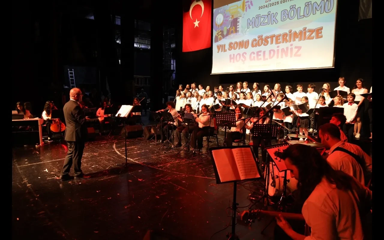 İzmit Sanat Akademisi öğrencileri konser verdi