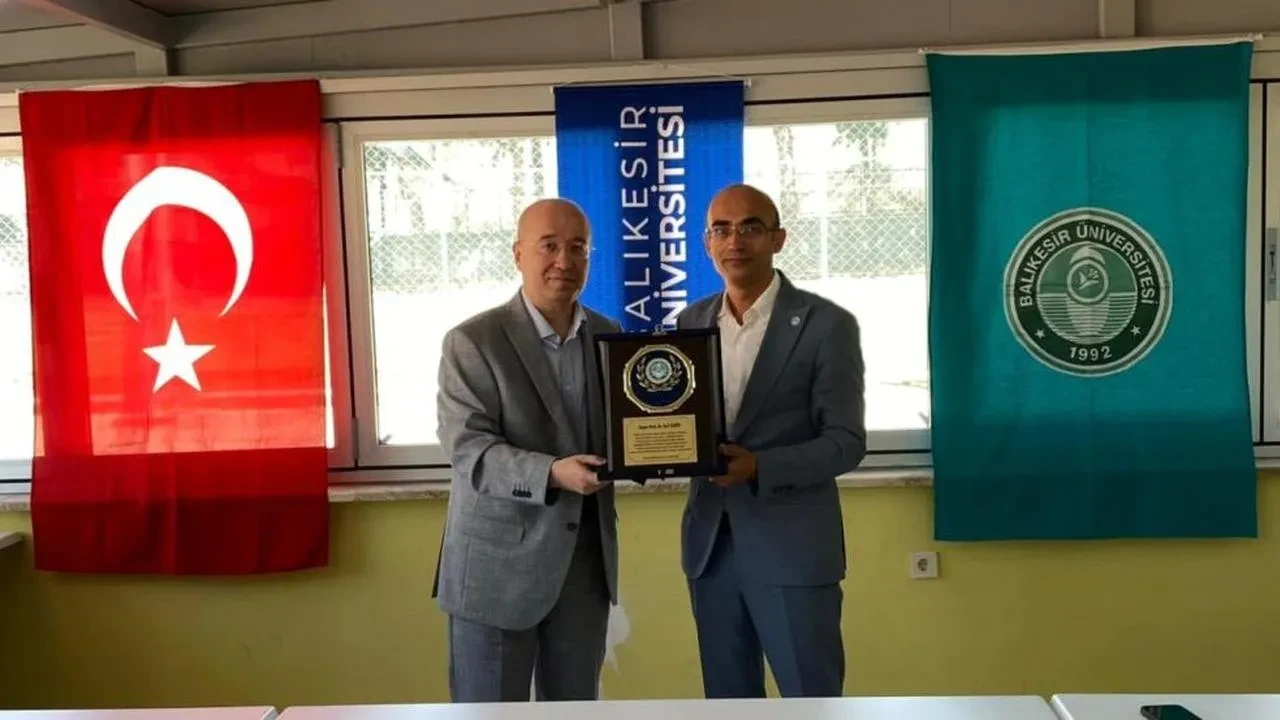 Edremit MYO'da devir teslim: Yeni müdür Selami Selvi hedeflerini açıkladı!