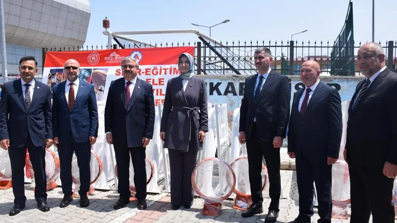 Köy okullarına spor ekipmanı yardımı, gençleri sporla buluşturuyor!