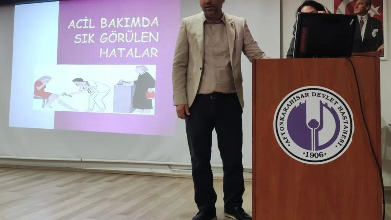 Afyonkarahisar'da hekimlere 'Tıbbi Malpraktis' eğitimi: Hasta hakları ve sorumluluklar masaya yatırıldı