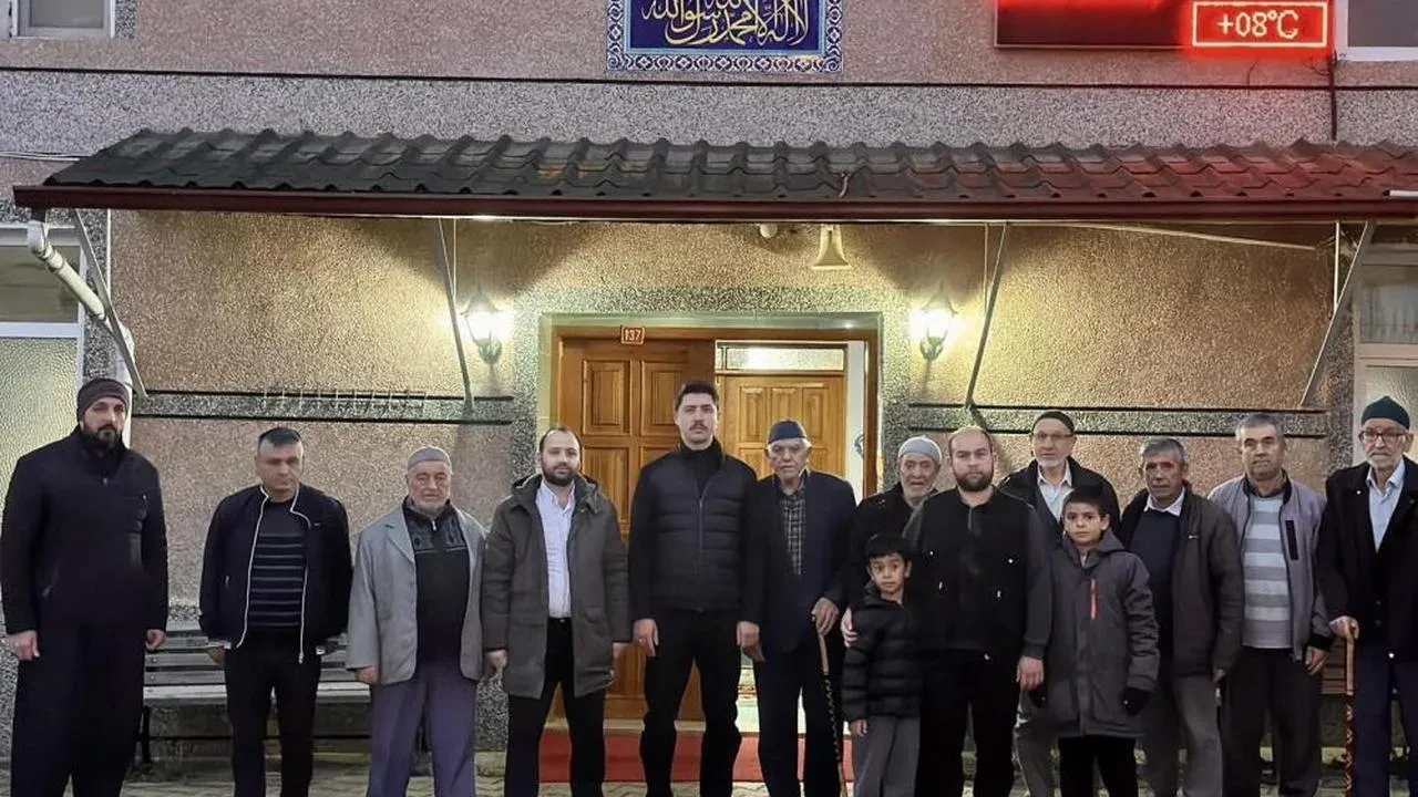 Kaymakam Kahraman, sabah namazında köylülerle bir araya geldi: Devlet her zaman yanınızda