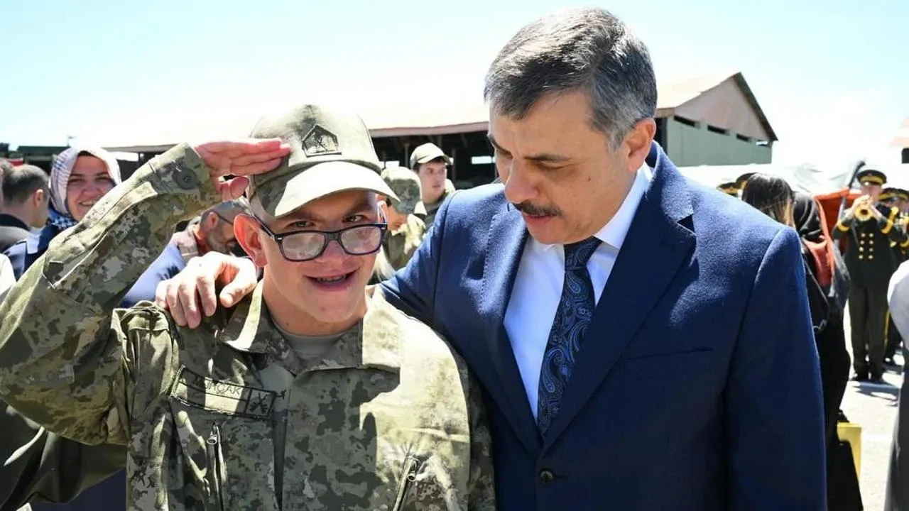Erzurum'da 72 genç için yürekleri hoplattı: Temsili askerlik töreni yapıldı