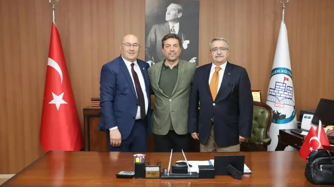 CHP Kocaeli İl Başkanı Bülent Sarı, Gebze Kars-Ardahan-Iğdır Derneği'ni ziyaret ederek yeni yönetime başarılar diledi!