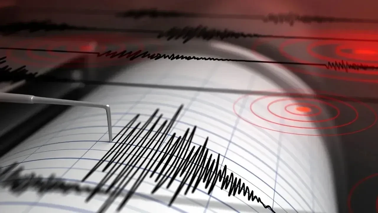 Marmara'da korkutan deprem: Panik hüküm sürdü, resmi açıklama bekleniyor