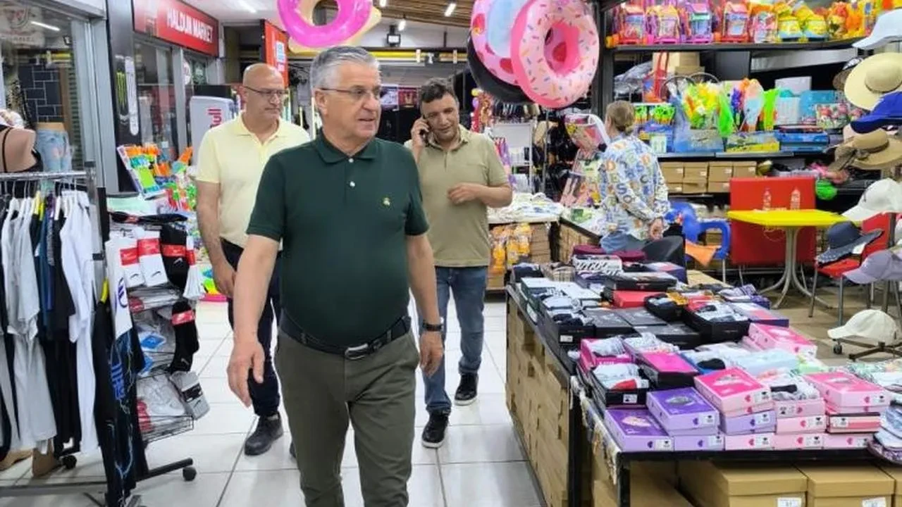 Kemer Belediye Başkanı Topaloğlu, Beldibi esnafına müjdeyi verdi: İmar sorunları çözülüyor