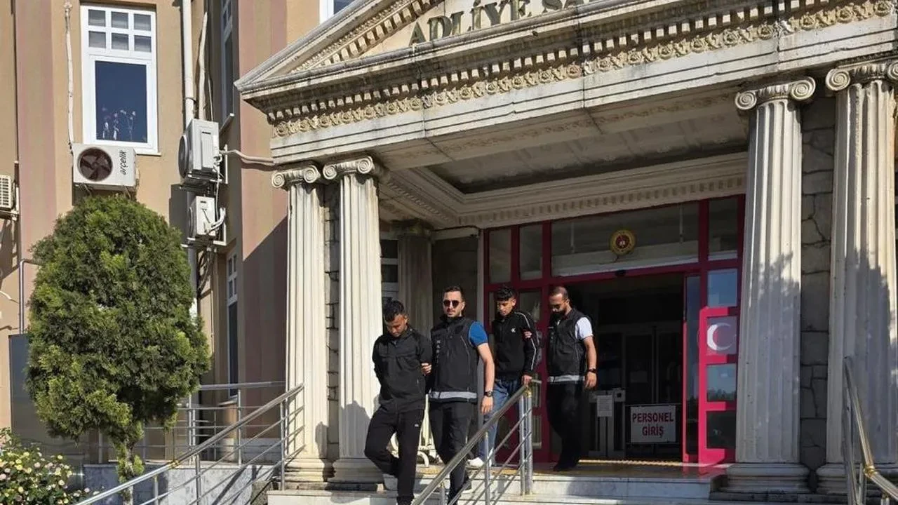 Didim'de uyuşturucu operasyonu: 4 şüpheli yakalandı, kokain ele geçirildi