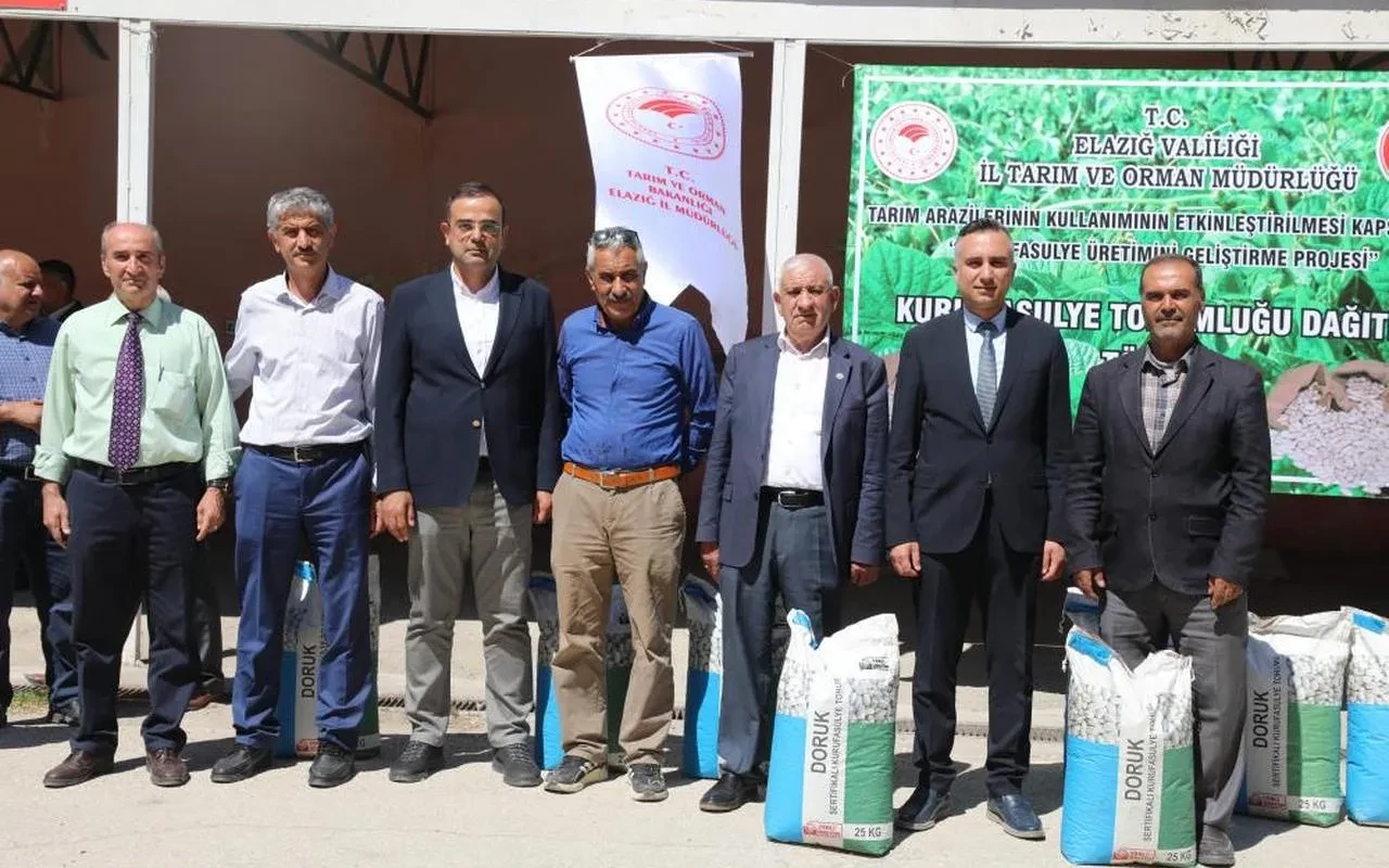 Elazığ'da çiftçilere hibeli fasulye tohumu desteği başladı