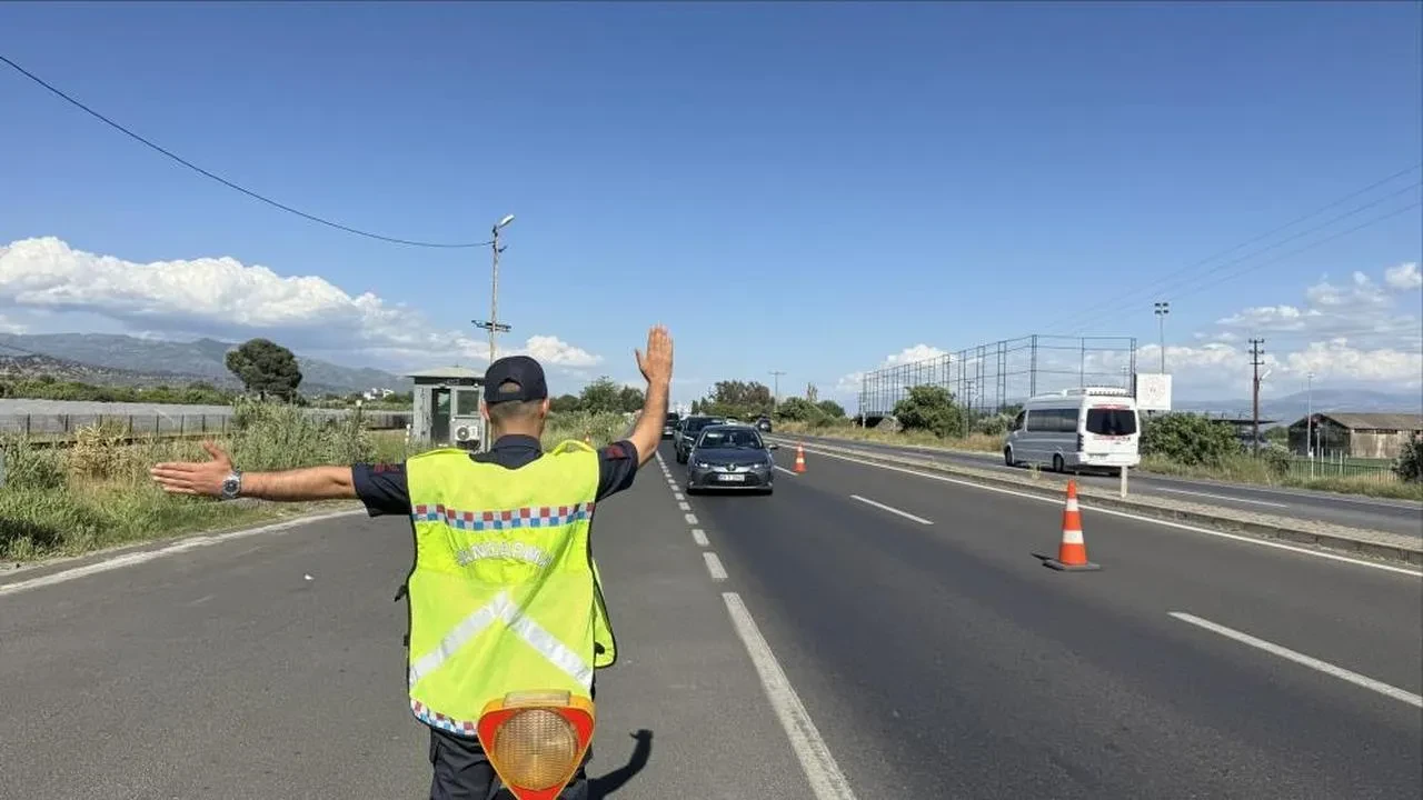 Efeler'de Jandarma'dan eş zamanlı şok uygulama: 81 bin TL ceza kesildi!